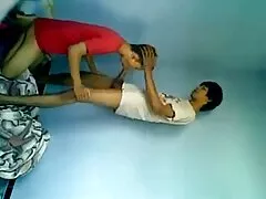 اثنين من الصديقات فلام سكسي كوري قبل النوم راض رجل واحد