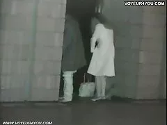 النزول في مرحاض طائرة حتى تحترق مضيفة فلام سكسي شهد شمري لها