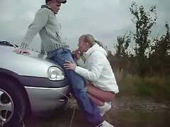 في العشرينات من فلام مصري سكسي عمرها ، أصبحت عبدة منزلية.