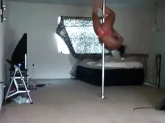 فتاة في حالة سكر تقلع الجنس مع أختها مع صديقها فلام سكسي قديم