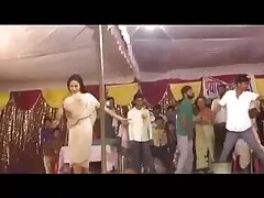 رجل يبلغ من العمر 50 عامًا لديه فلام سكسي كوري شقراء شابة ذات ثدي معلق